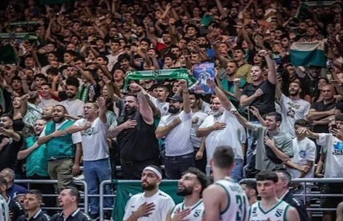 الحكمة بالعلامة الكاملة إلى نصف نهائي "وصل"
