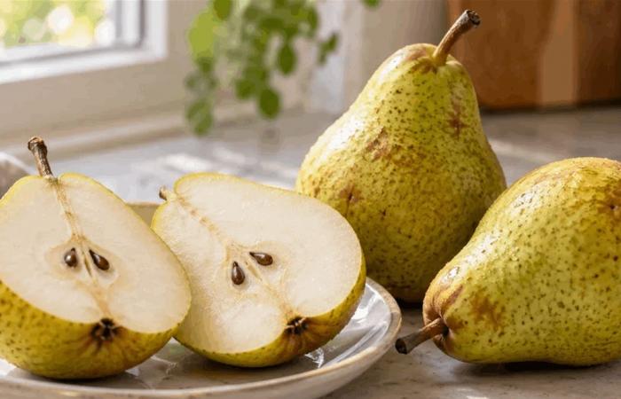 قبل تقشير الكمثرى.. ما الذي تخسره من هذه الفاكهة؟