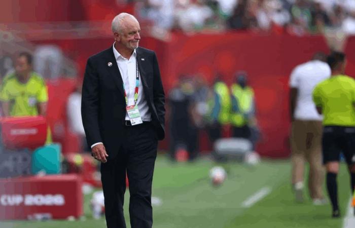 الاتحاد العراقي يجدد الثقة بالمدرب الأسترالي أرنولد