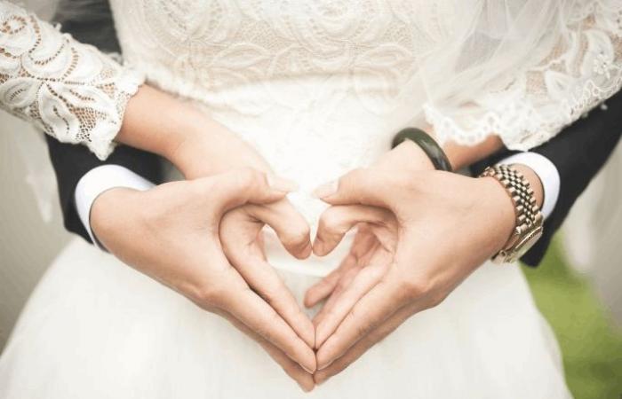 فنان يعلن ارتباطه رسمياً: دعواتكم لي