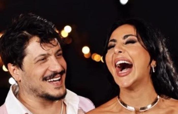 فيديو رومانسيّ من داخل السيارة... هكذا عايد محمد الدايخ حبيبته ترف التقي بعيدها