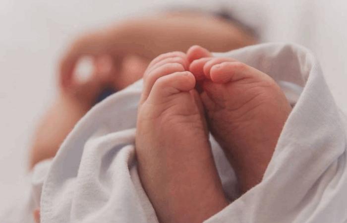 مأساة قبل عيد ميلاده الأول بيومين.. رضيع يفارق الحياة بعد ابتلاع قطعة من بالون