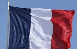 فرنسا تسحب 580 ألف برميل نفط