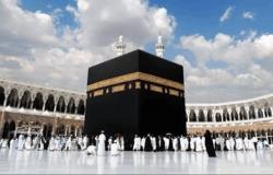 بالصورة.. ممثل شهير يؤدي مناسك العمرة