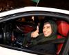 سعودية تفقد سيطرتها على السيارة – فيديو