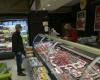 تركيا : المتاجر تخفض أسعار السلع بعد انتعاش الليرة