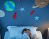 متى يجب أن ينام الأطفال في غرفهم الخاصة؟ العلم يجيب