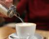 دراسة جديدة قد تفاجئك.. هذا ما يحدث لجسمك عند إضافة السكر إلى القهوة