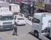 فيديو لحادث مروّع... شاهدوا كيف دهست شاحنة أحد الأشخاص في تركيا