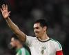 ماندي يعتزل اللعب الدولي مع الجزائر