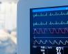 نقل شاعر عربيّ بارز إلى المستشفى بشكلٍ عاجل... وصديقه يدعو الجميع للدعاء له