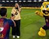 بالفيديو.. لبناني يفاجئ حبيبته بطلب زواج في ملعب برشلونة