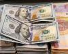 العراق يرفع سعر الدولار